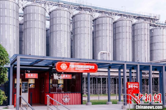 圖為基地原料立倉?！±钅宪?攝