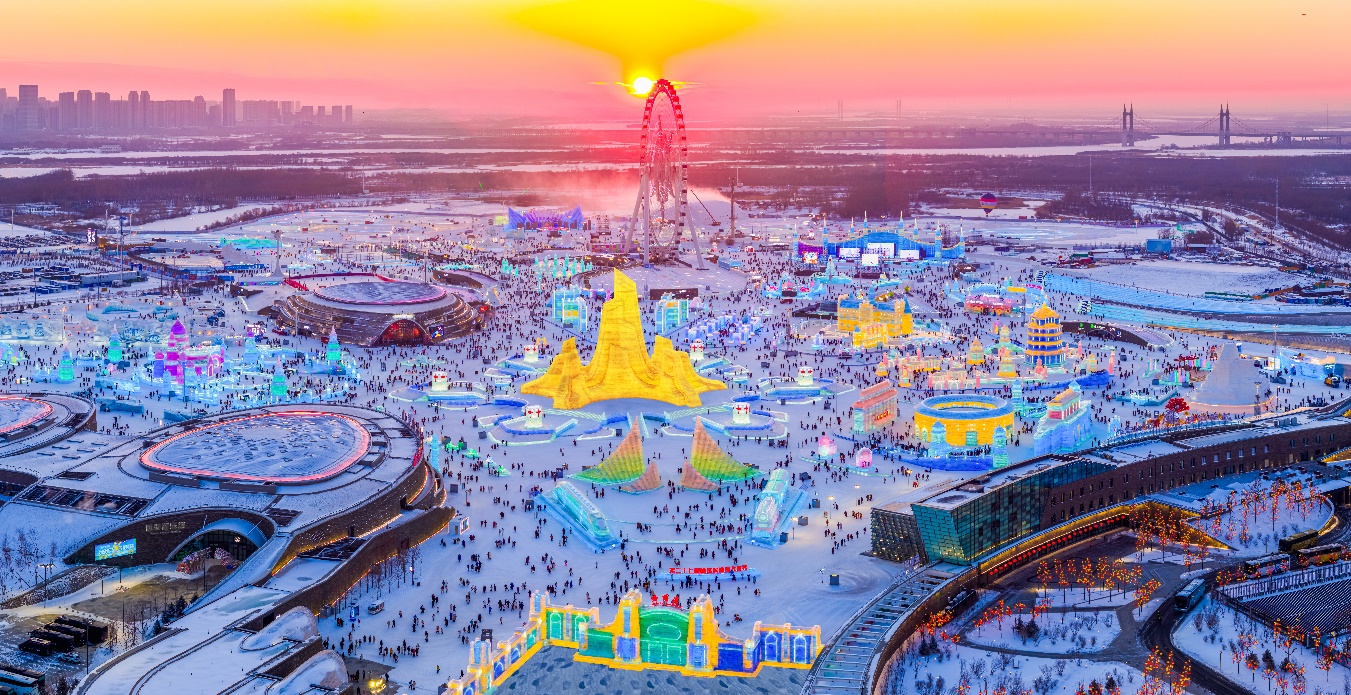 哈爾濱冰雪大世界迎來“開門紅”。人民網(wǎng)記者 蘇靖剛攝