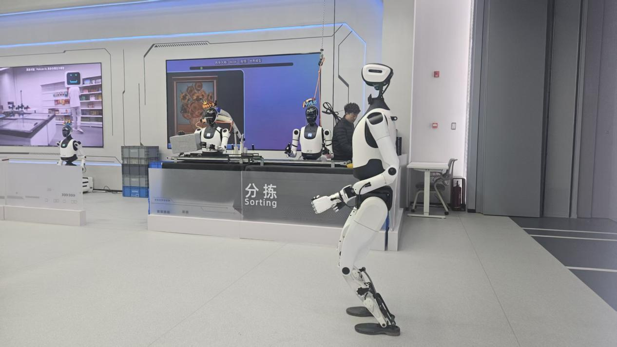 北京人形機(jī)器人創(chuàng)新中心。人民網(wǎng)記者 王震攝