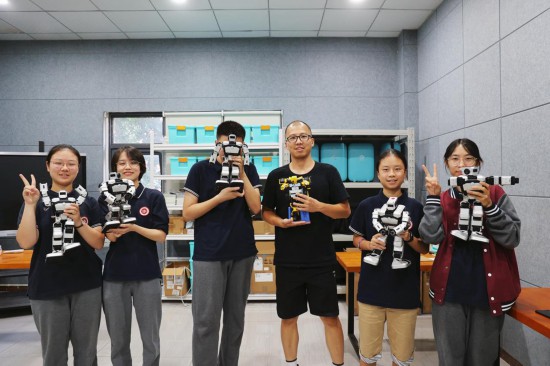 重慶八中科學(xué)城中學(xué)?？苿?chuàng)社團(tuán)。